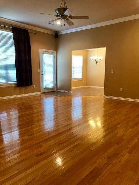 3908 Southwest Surrey Avenue - Photo 4 of 15