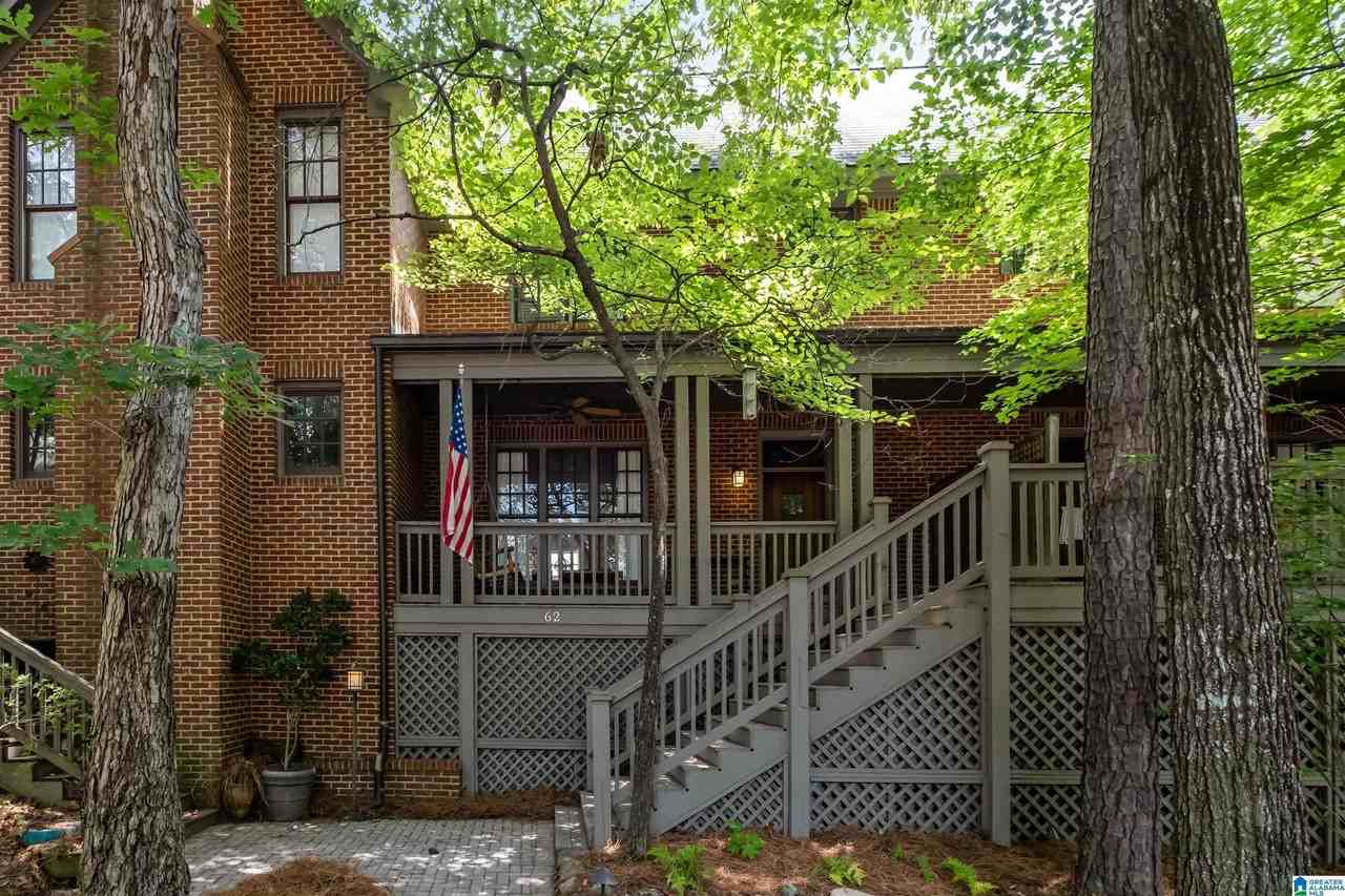 62 Hawthorn St - Photo 2 of 47