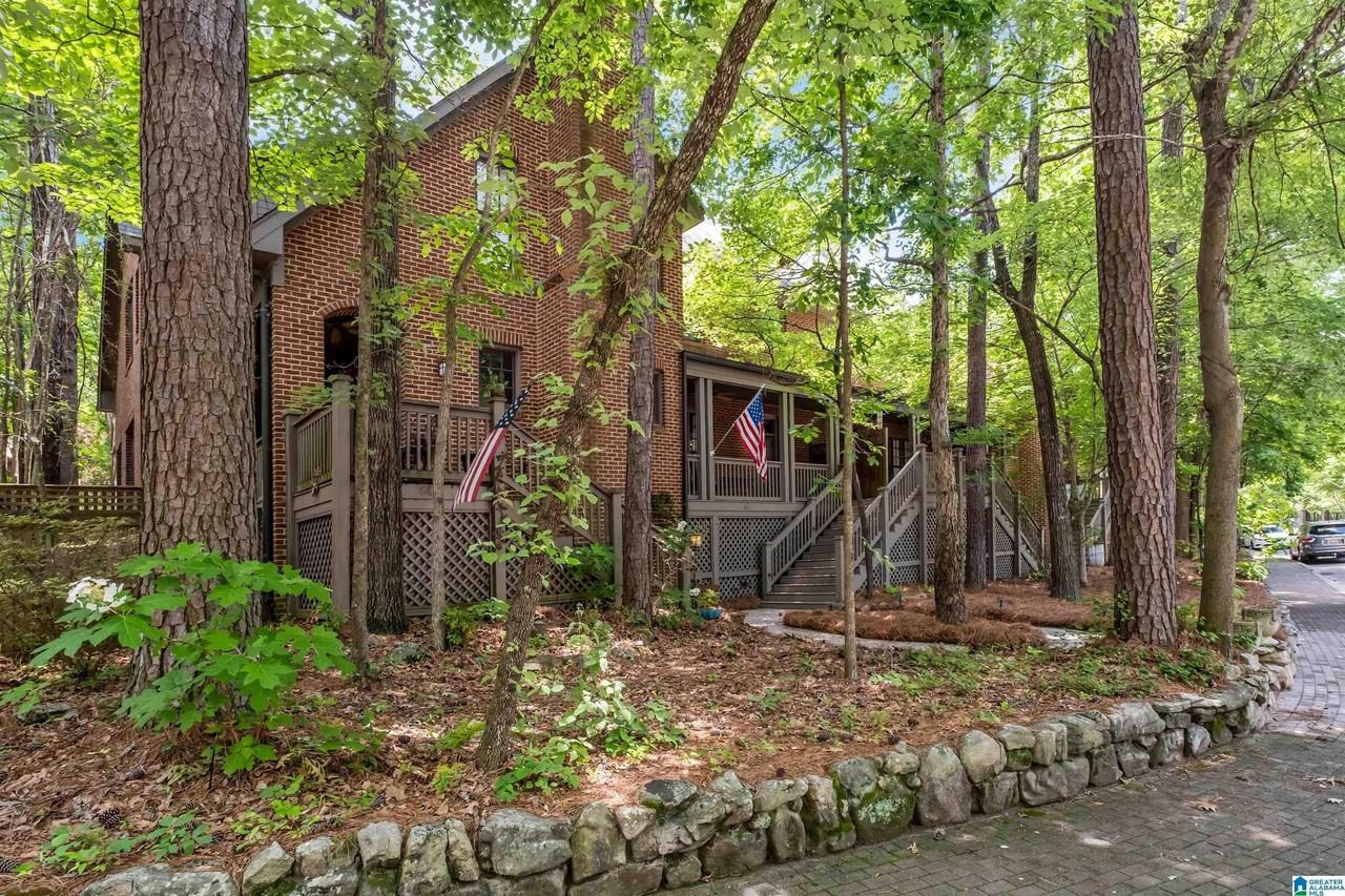 62 Hawthorn St - Photo 3 of 47