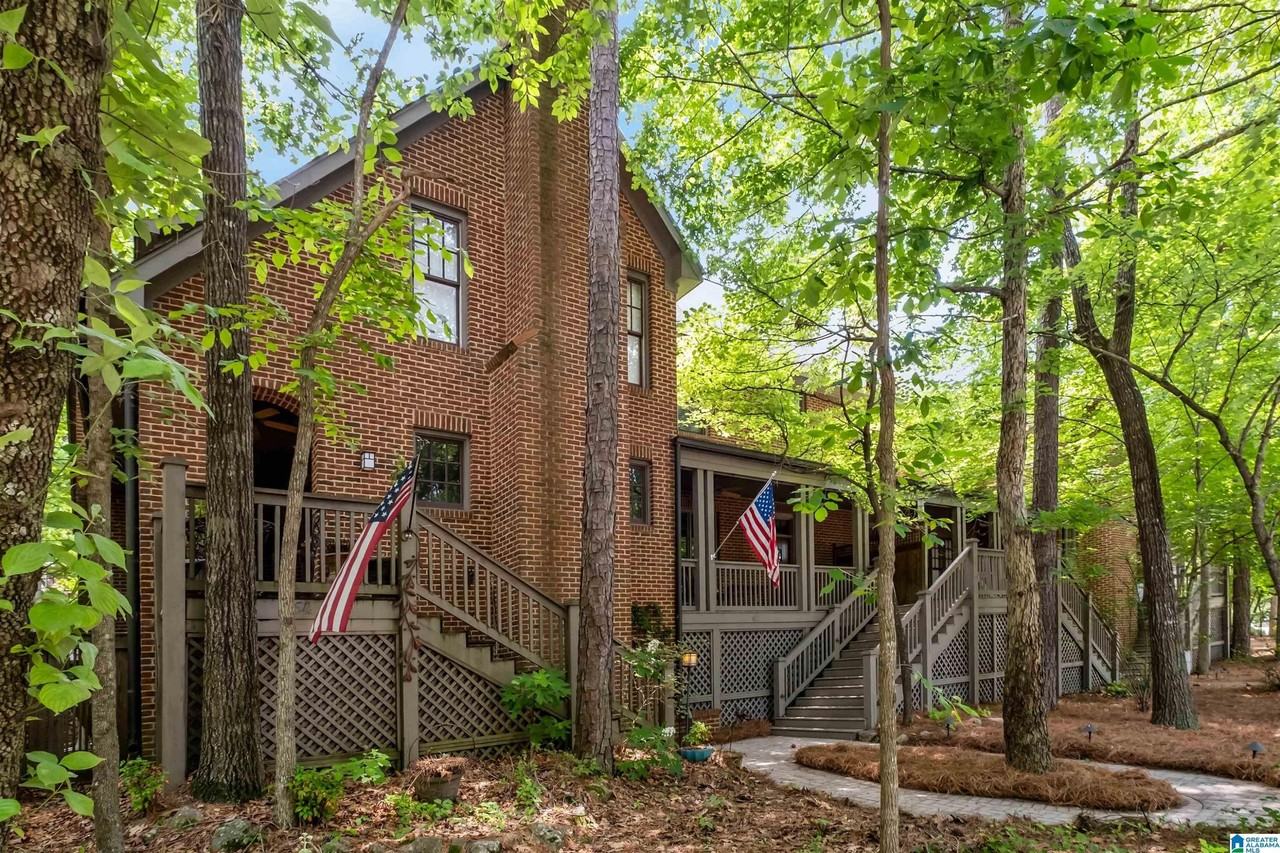 62 Hawthorn St - Photo 4 of 47