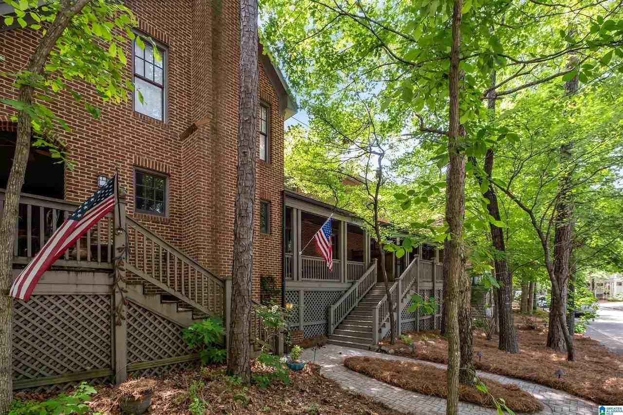 62 Hawthorn St - Photo 5 of 47