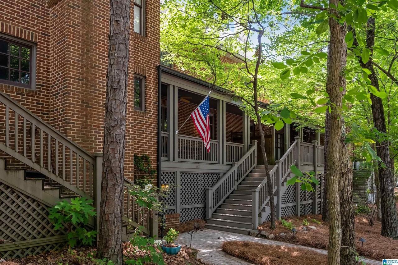 62 Hawthorn St - Photo 6 of 47