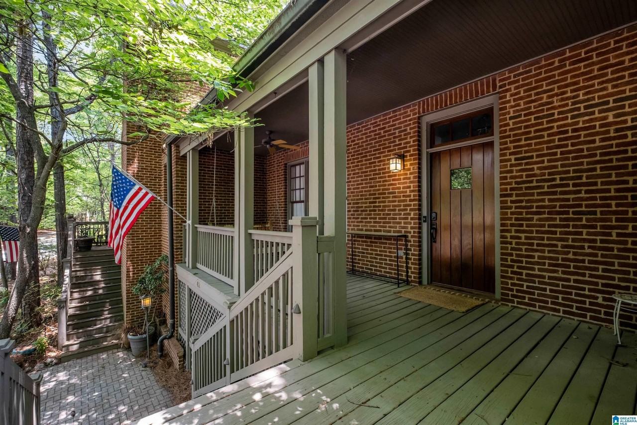 62 Hawthorn St - Photo 7 of 47