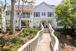 featured image of 2628 Mandeville Canyon Rd