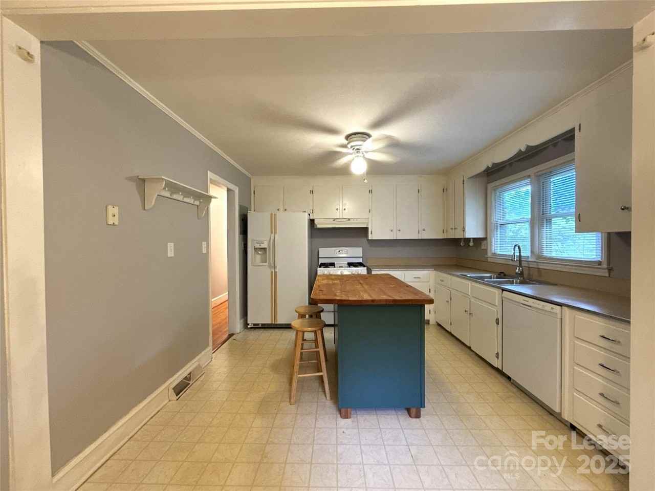 1969 Margate Avenue - Photo 6 of 19