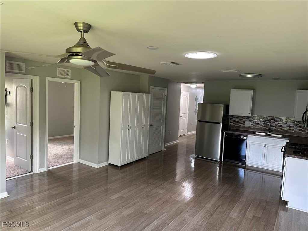 9191 Aegean Cir - Photo 3 of 20