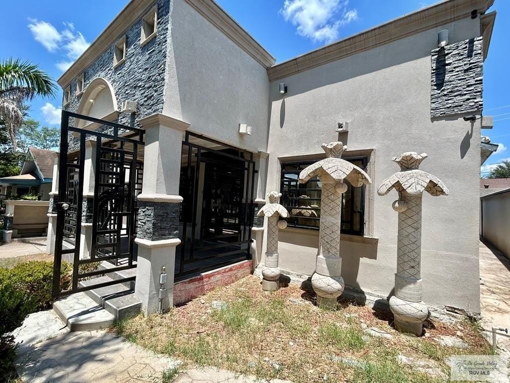 2508 Lindberg Avenue - Photo 4 of 31