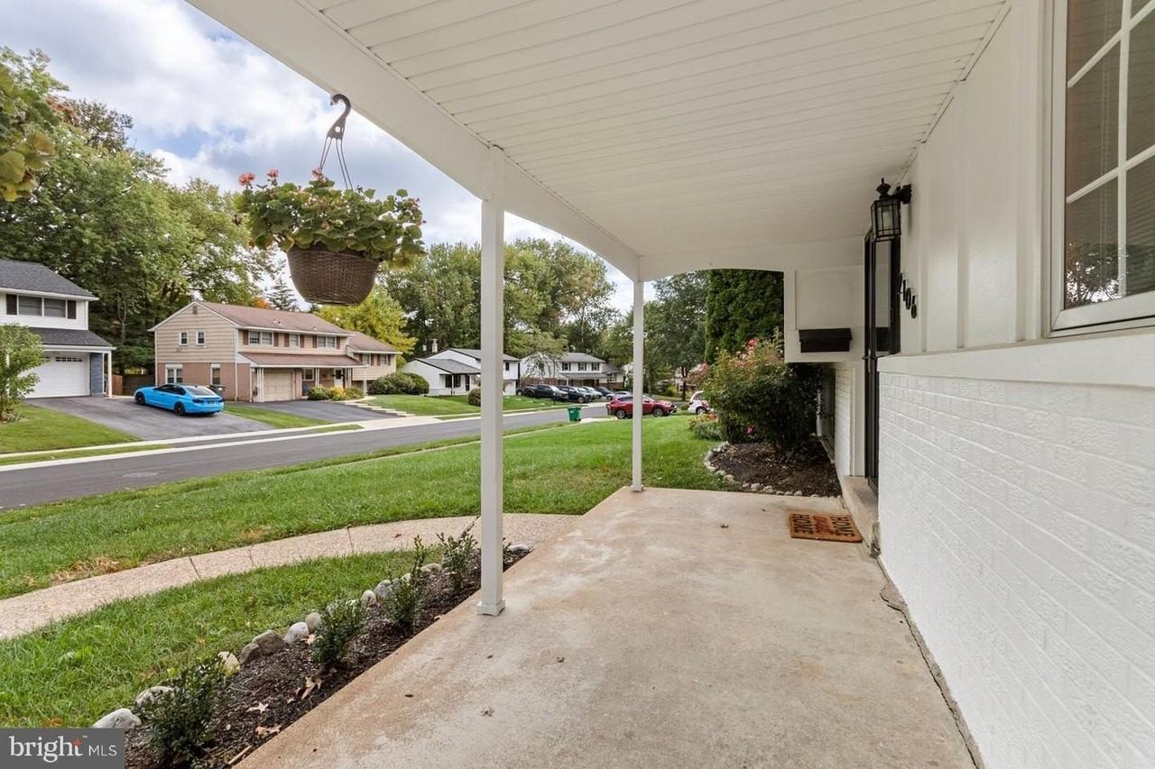 2106 Largo Rd - Photo 4 of 30