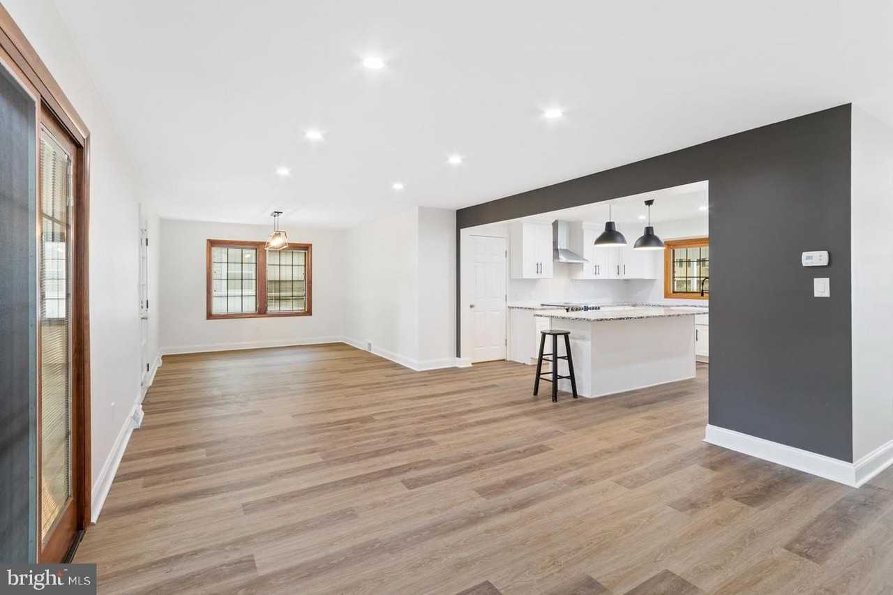 2106 Largo Rd - Photo 6 of 30