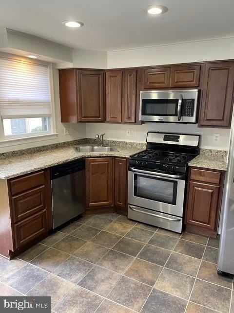 717 Glenwood Street - Photo 4 of 15