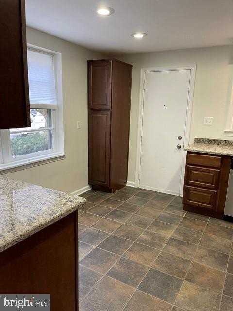 717 Glenwood Street - Photo 7 of 15