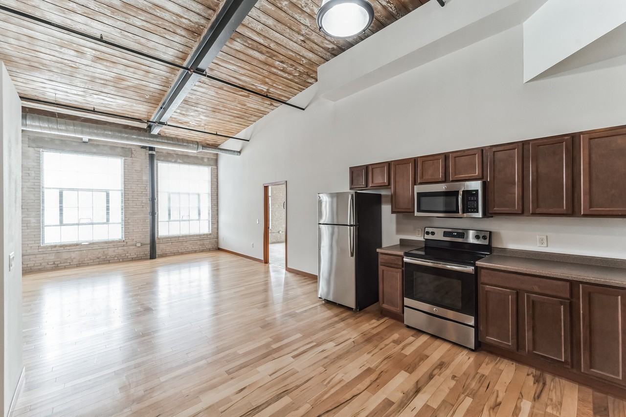 Woolen Mills Lofts - Photo 3 of 37