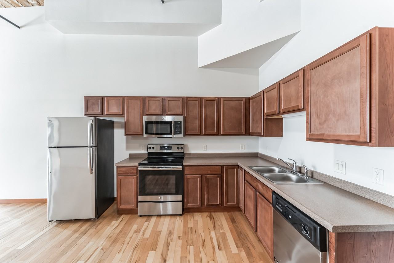 Woolen Mills Lofts - Photo 5 of 37