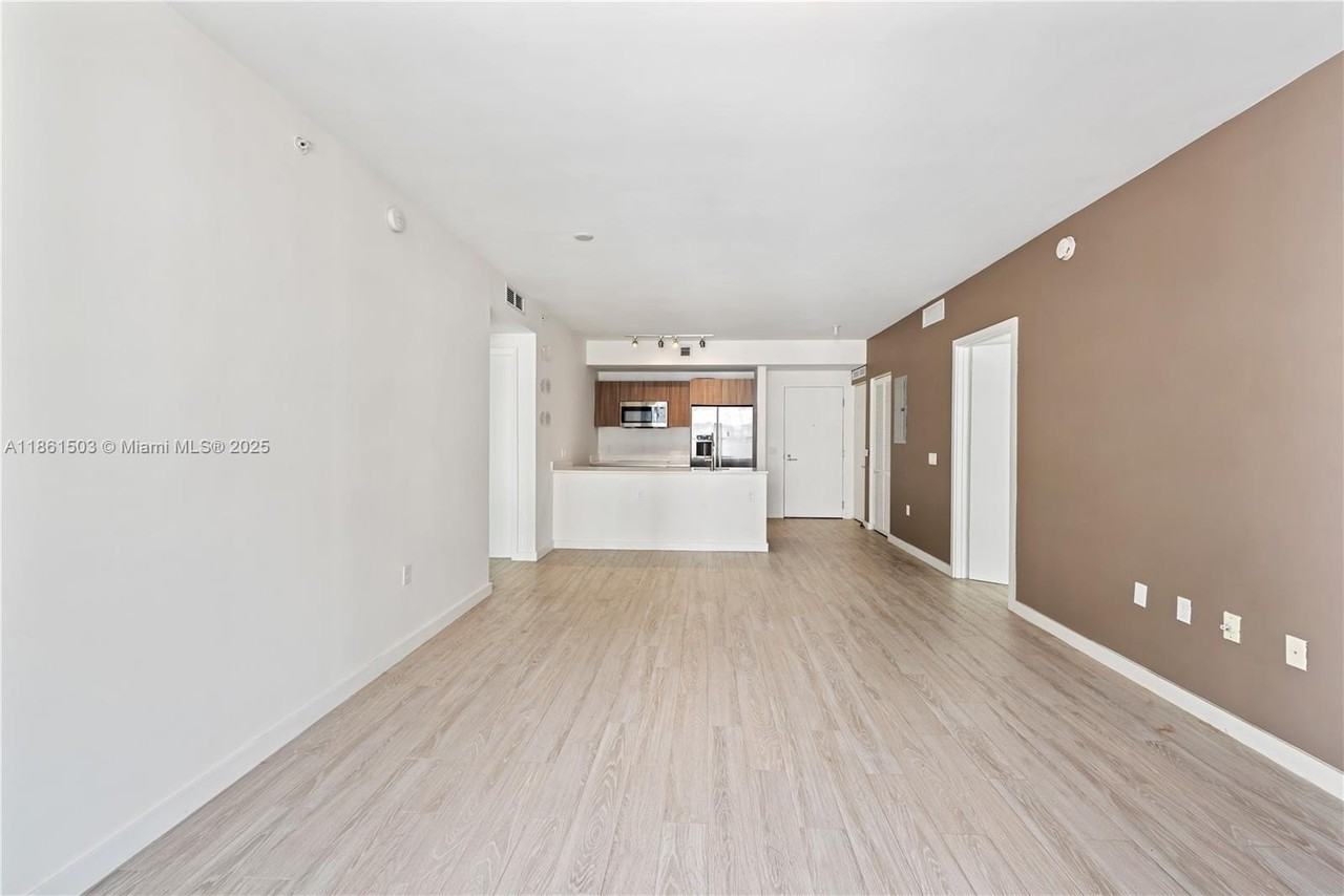 201 Southwest 17th Road #502 - Photo 3 of 17