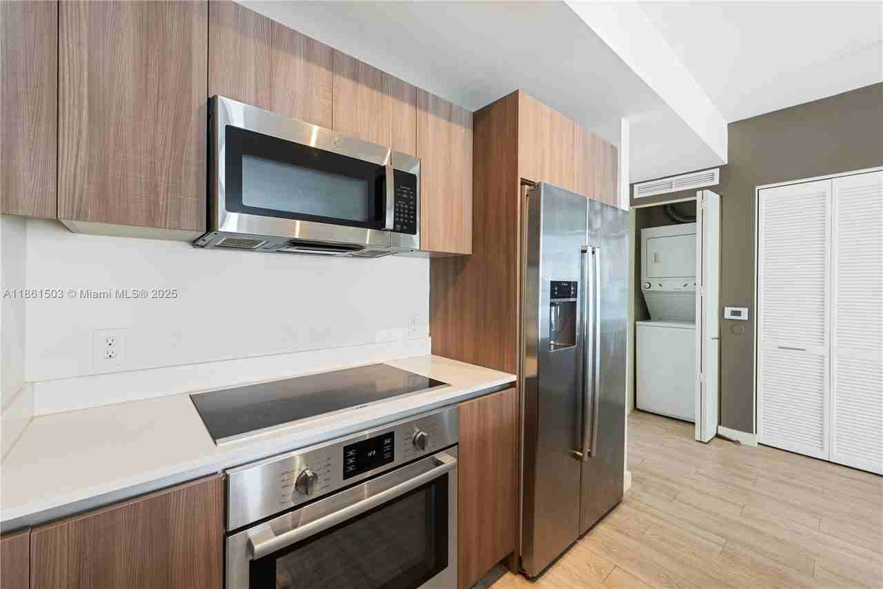 201 Southwest 17th Road #502 - Photo 7 of 17