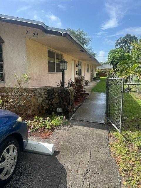 31 Sw 8th Ct #1-2 - Photo 2 of 10