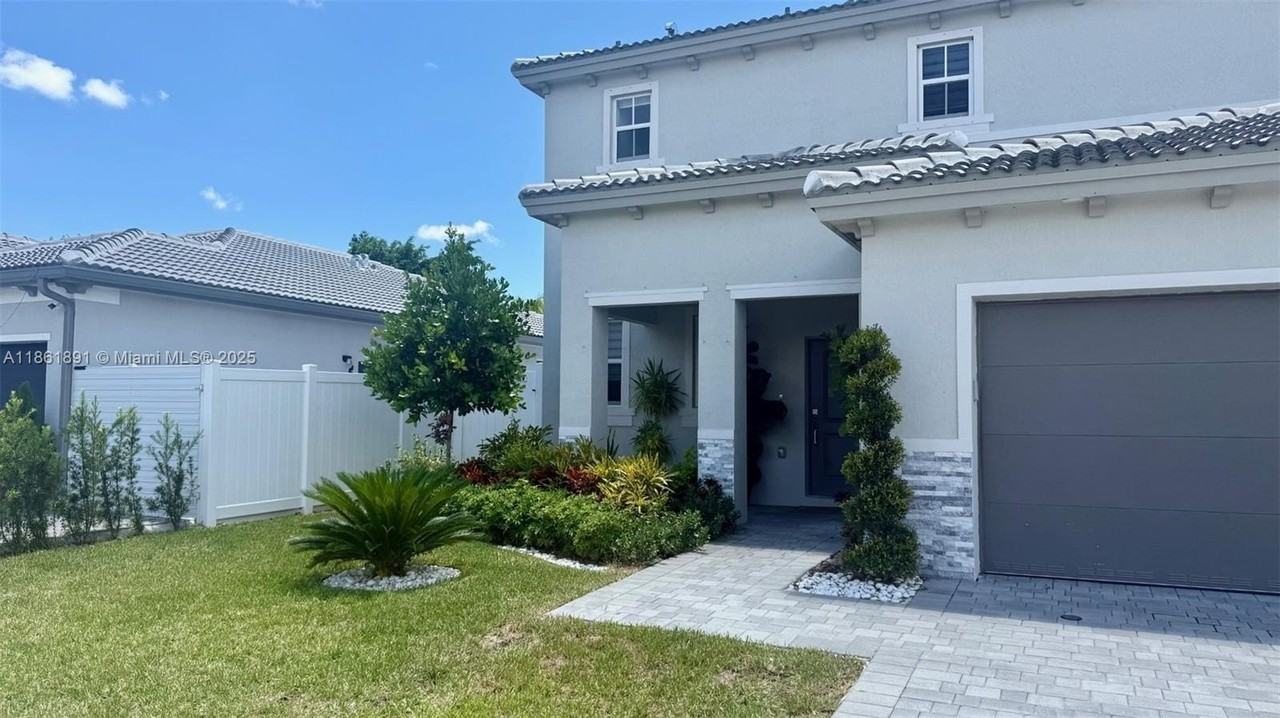 14808 Sw 163rd Ter - Photo 2 of 41