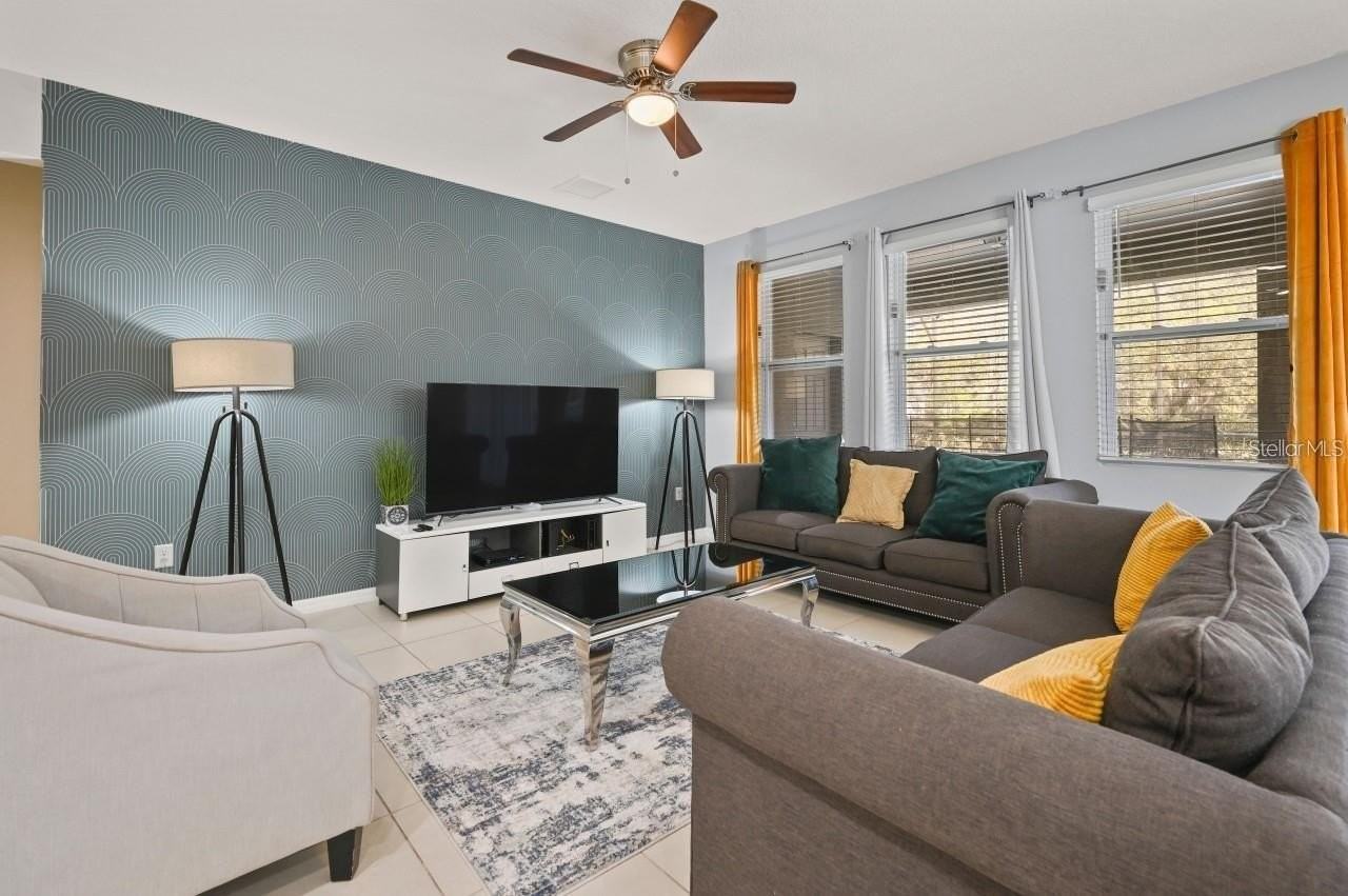 5276 Oakbourne Ave - Photo 4 of 33