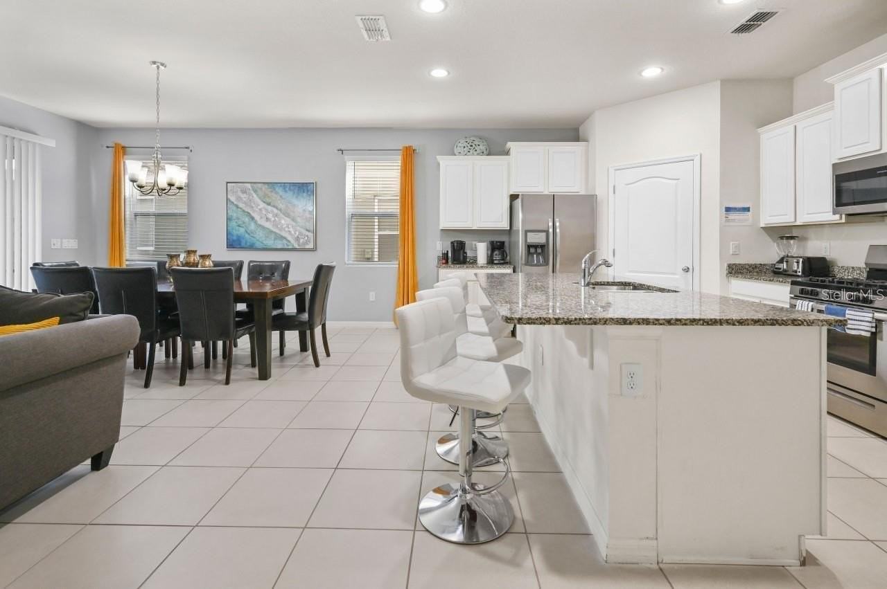 5276 Oakbourne Ave - Photo 6 of 33