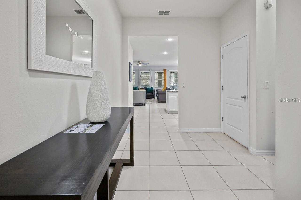 5276 Oakbourne Ave - Photo 7 of 33