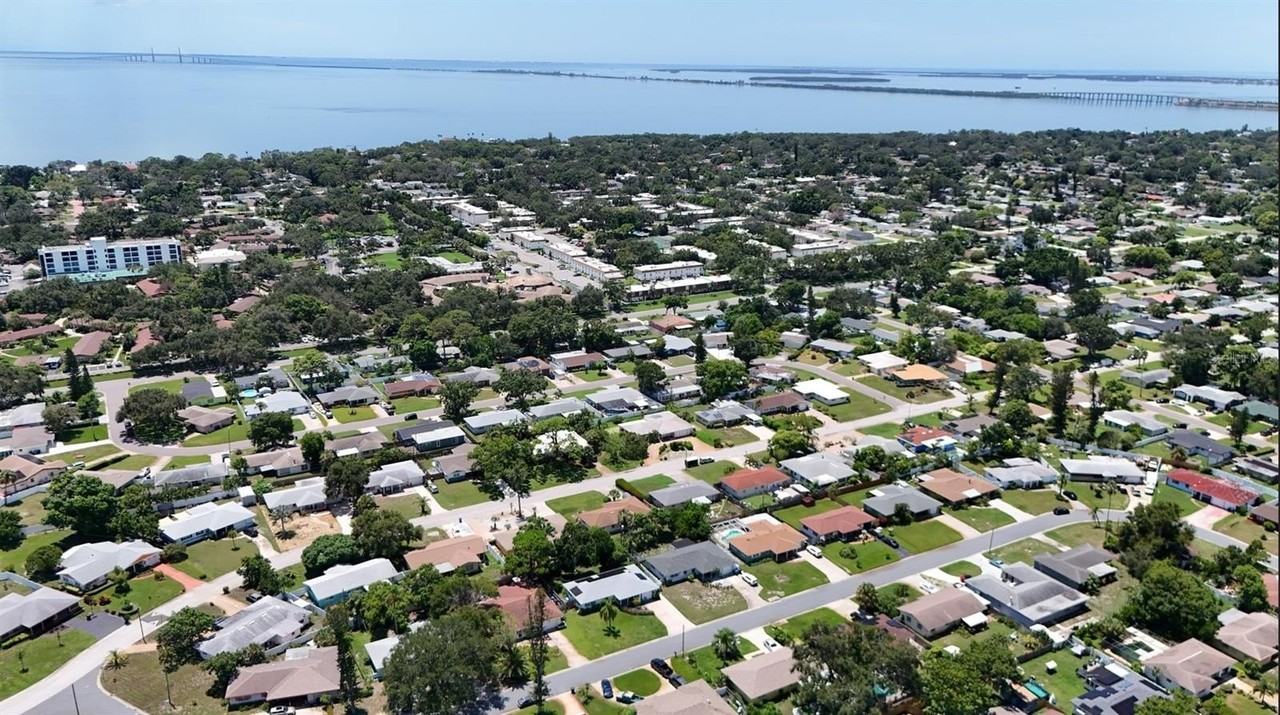 1050 62nd Ave S #E4 - Photo 3 of 27