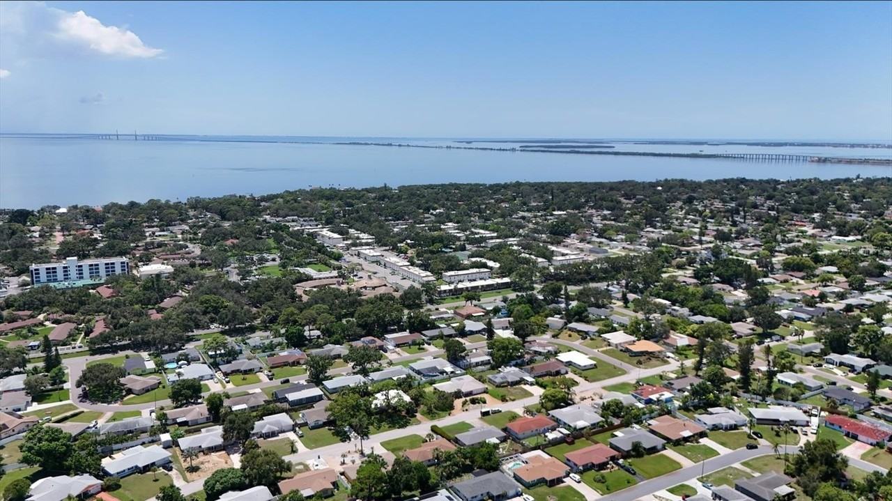 1050 62nd Ave S #E4 - Photo 4 of 27