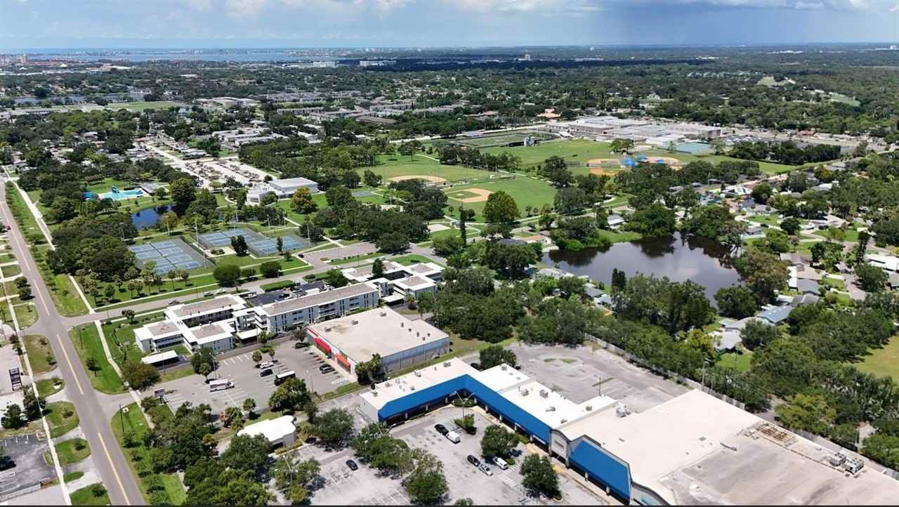 1050 62nd Ave S #E4 - Photo 5 of 27