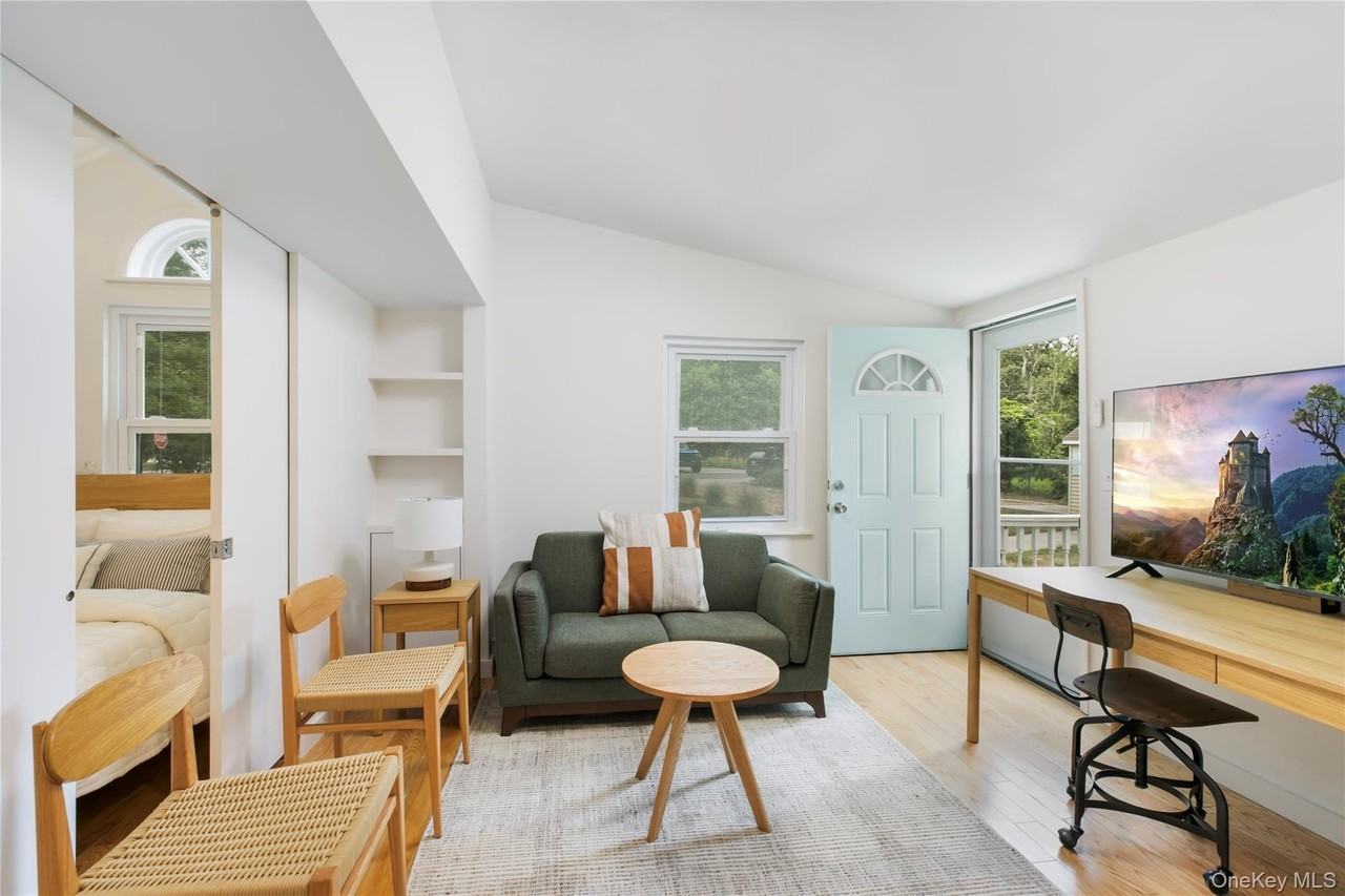 61 Squires Ave - Photo 5 of 9