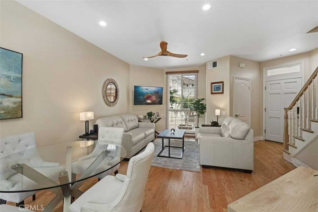 2101 E 15th St #7 - Photo 5 of 23