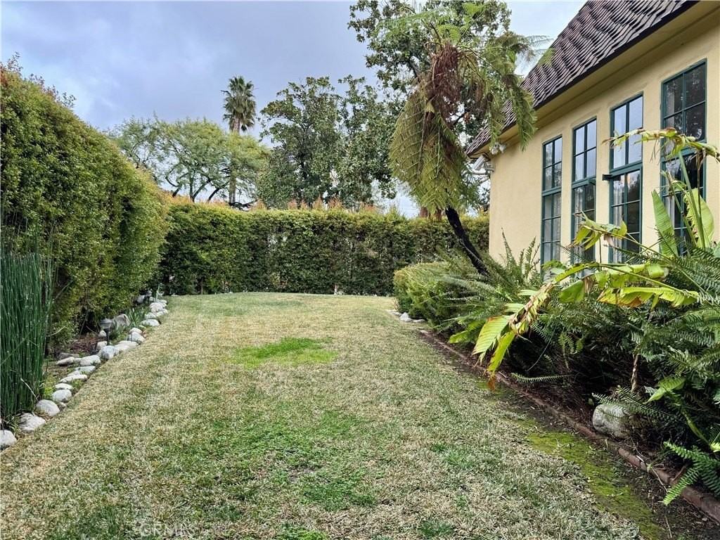 1149 Cordova Ave - Photo 4 of 50