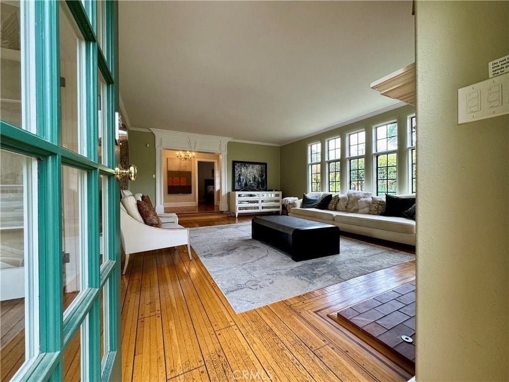 1149 Cordova Ave - Photo 5 of 50