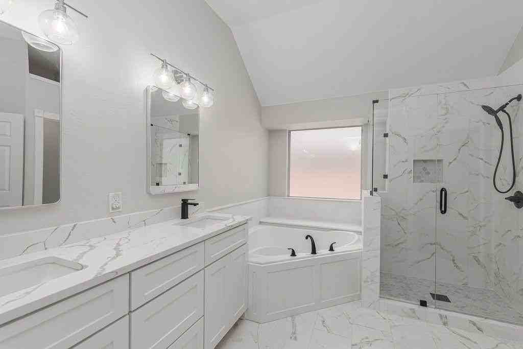 1925 Crestlake Dr - Photo 4 of 23