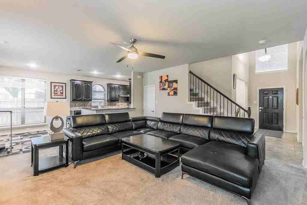 210 Warbler Dr - Photo 2 of 17