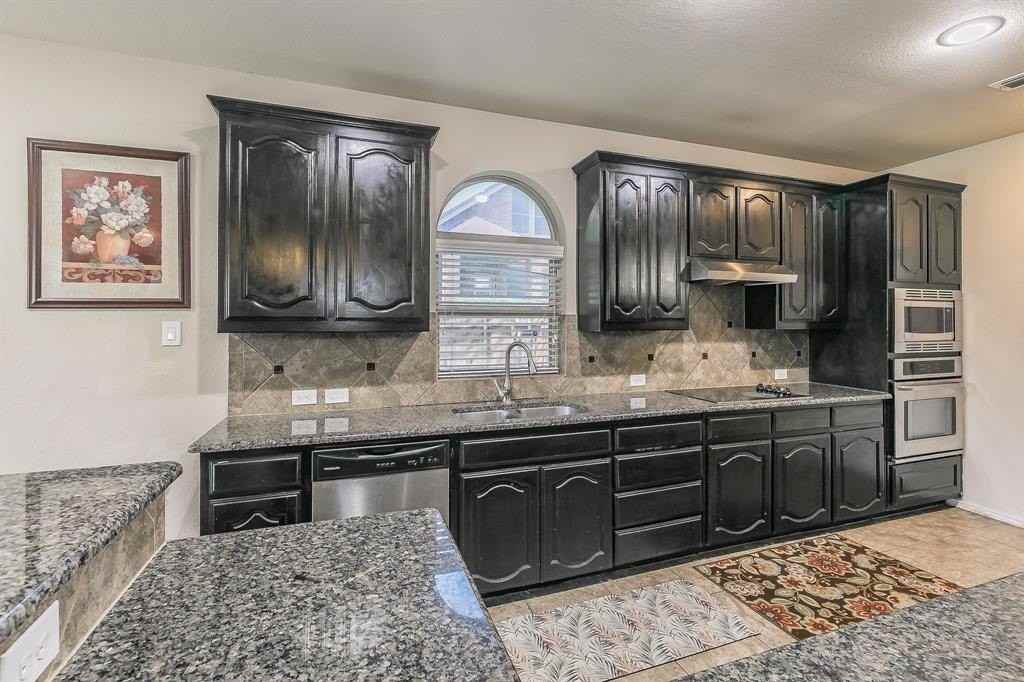 210 Warbler Dr - Photo 4 of 17