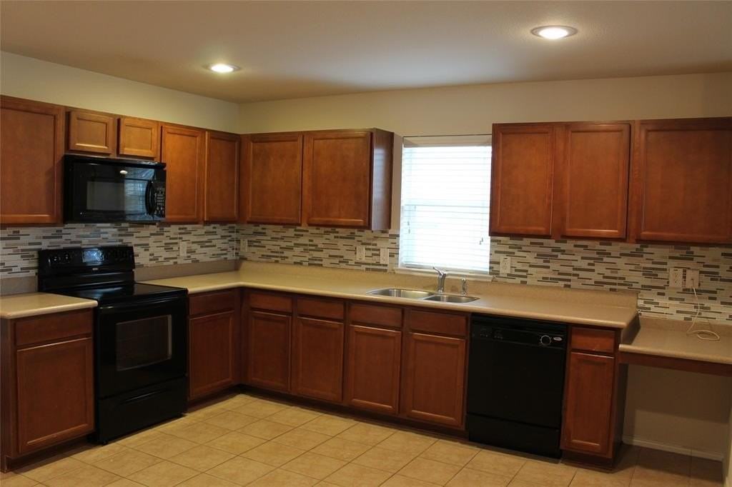 12732 Northern Pine Dr - Photo 5 of 24