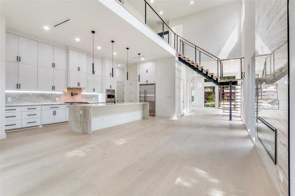 4218 Bonham St - Photo 4 of 34