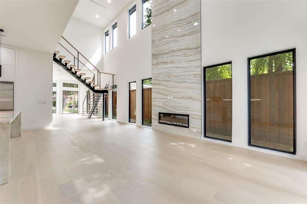 4218 Bonham St - Photo 6 of 34