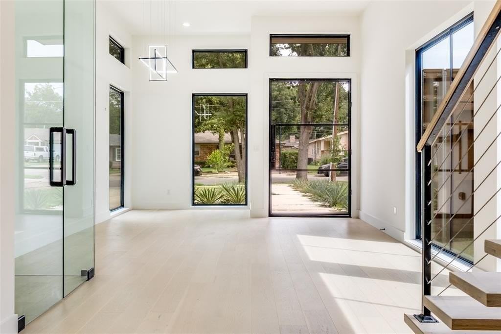 4218 Bonham St - Photo 7 of 34