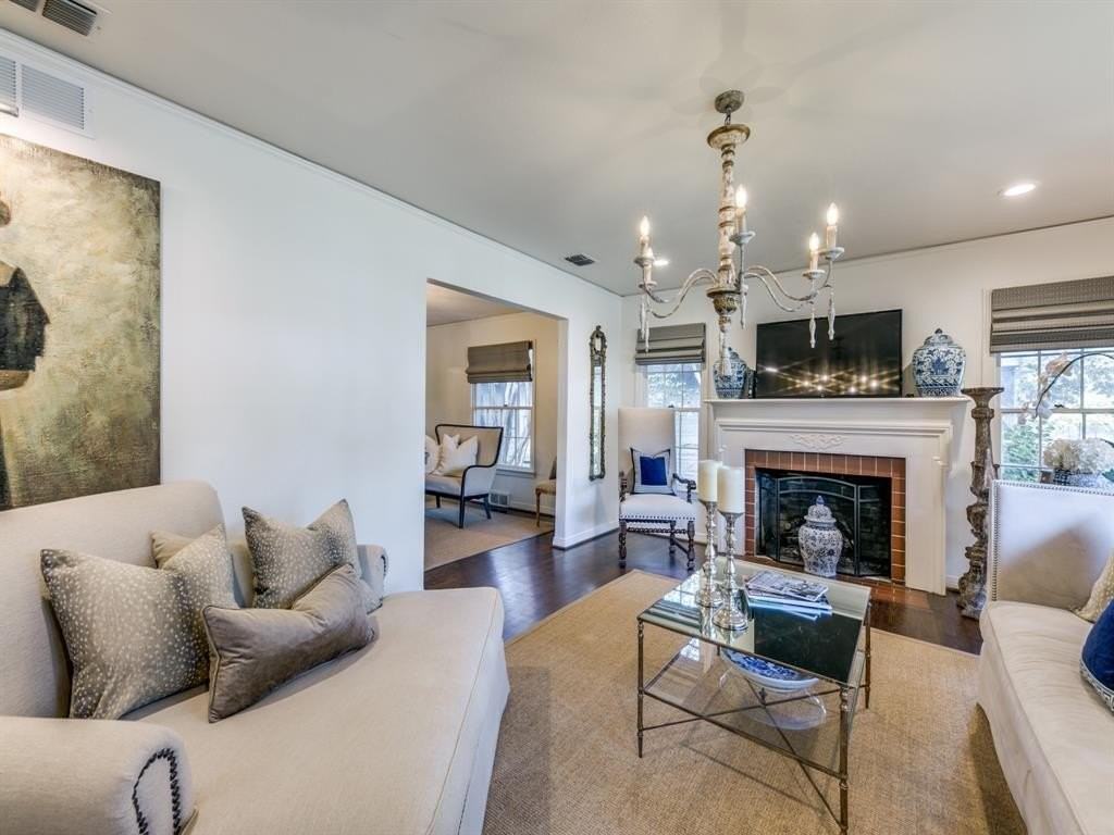 3137 Lovers Ln - Photo 3 of 12