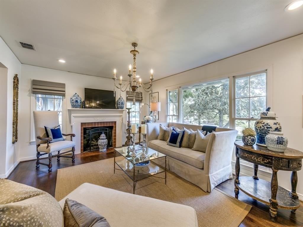 3137 Lovers Ln - Photo 4 of 12