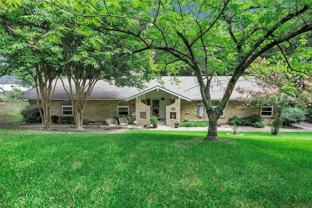 511 W Red Bird Ln - Photo 1 of 1