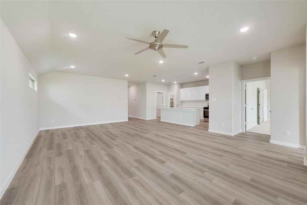 809 Tidal Dr - Photo 4 of 21