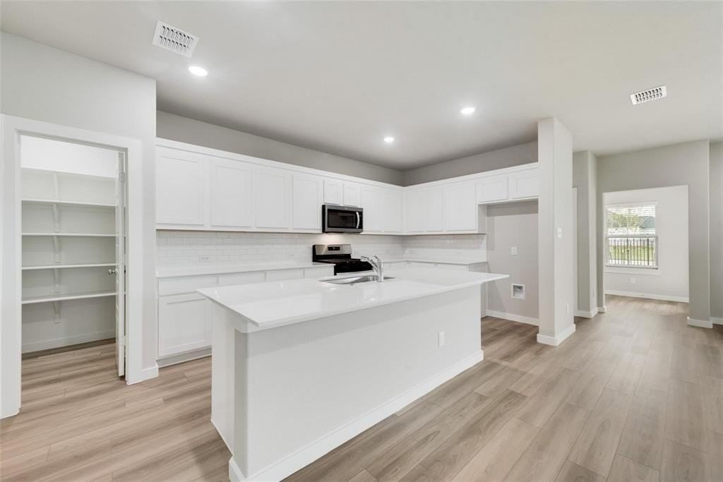 809 Tidal Dr - Photo 5 of 21