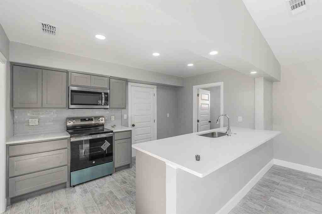 722 South Walker Street - Photo 4 of 37