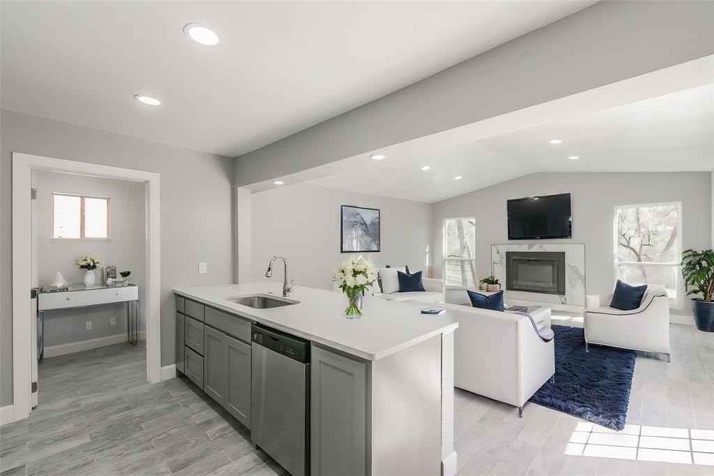 722 South Walker Street - Photo 5 of 37