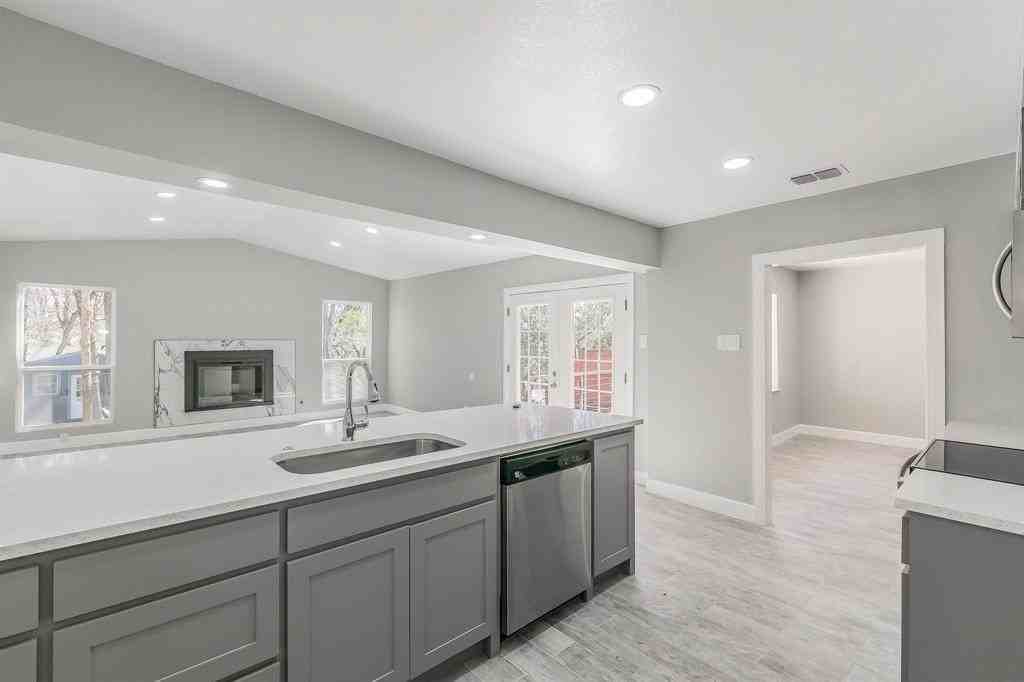 722 South Walker Street - Photo 7 of 37