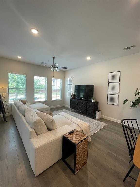 4929 Barcelona Avenue - Photo 4 of 38