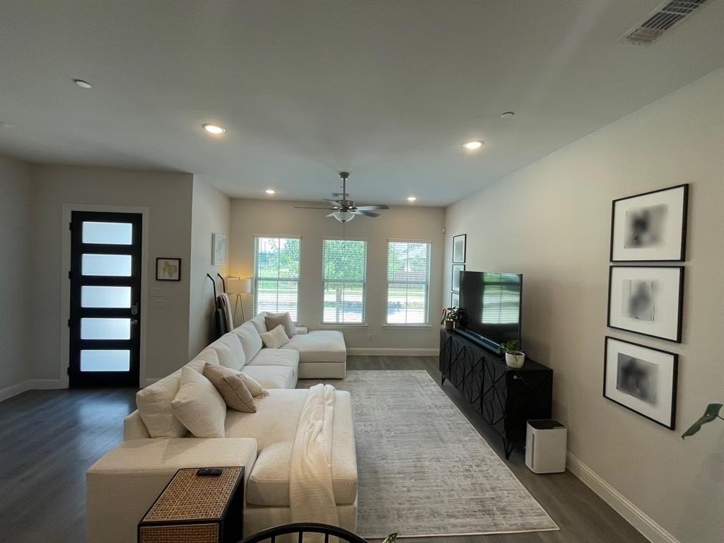 4929 Barcelona Avenue - Photo 5 of 38