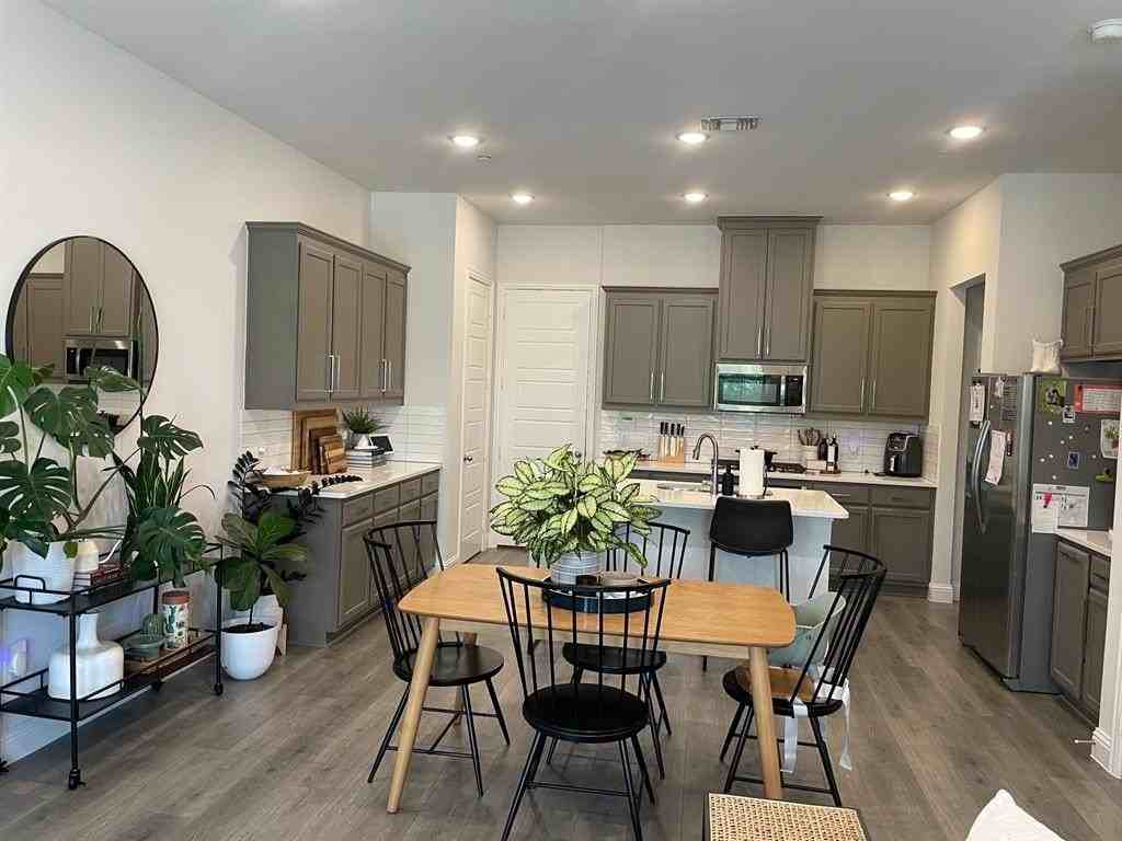 4929 Barcelona Avenue - Photo 6 of 38