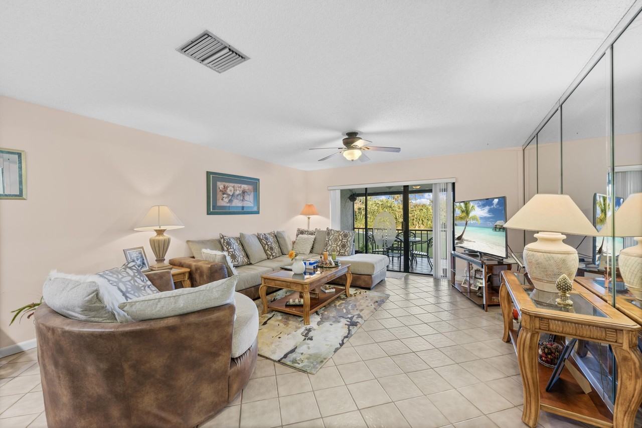 8305 Casa Del Lago #F - Photo 4 of 31